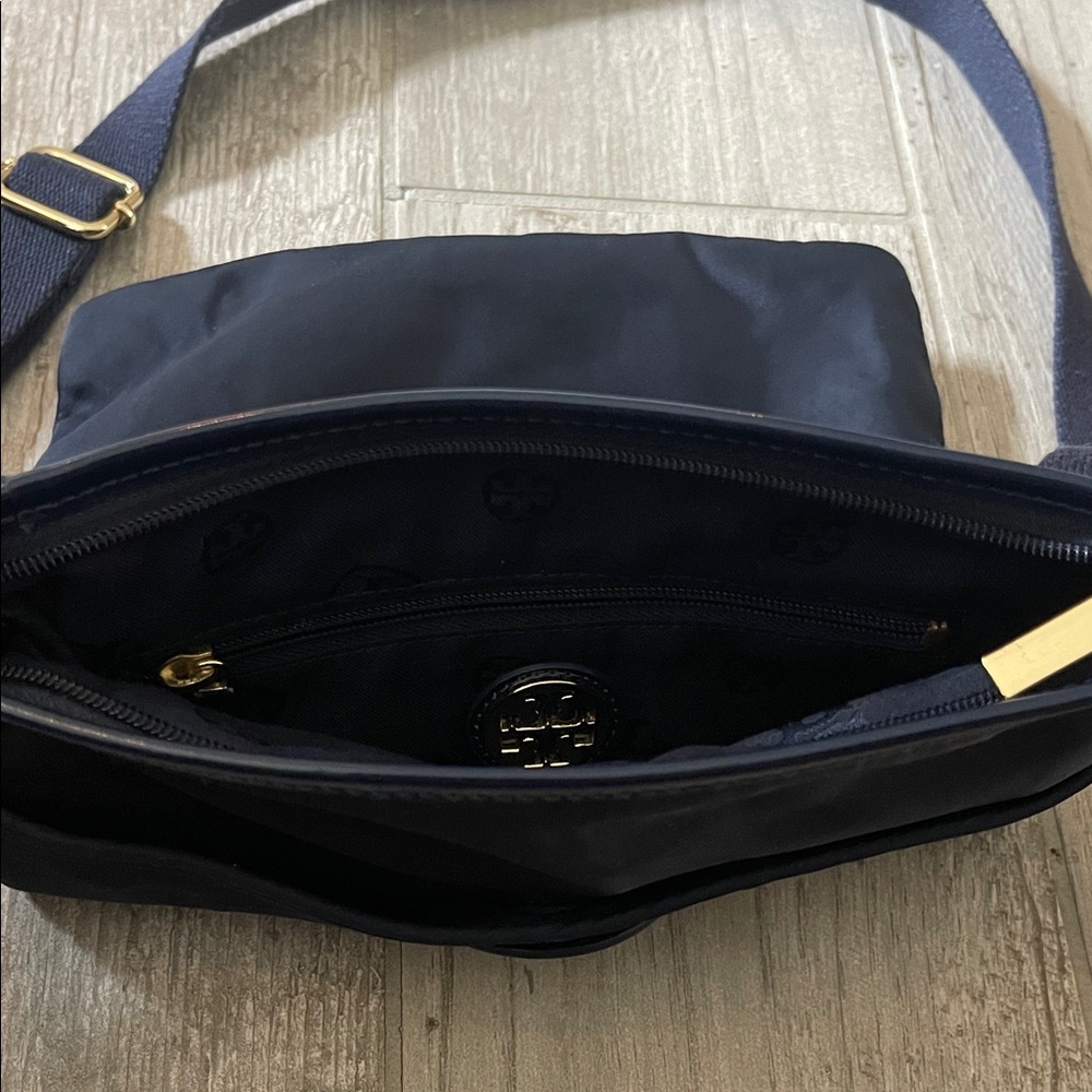 Navy Tory Burch Crossbody Bag - Picture 2 of 4